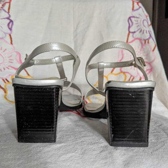 1990s Y2K silver minimal t bar square toe heels - Picture 9 of 10